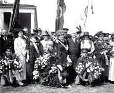 Historic Photo from NSDAR Archives of 1923 Wreath Laying at Mount Vernon